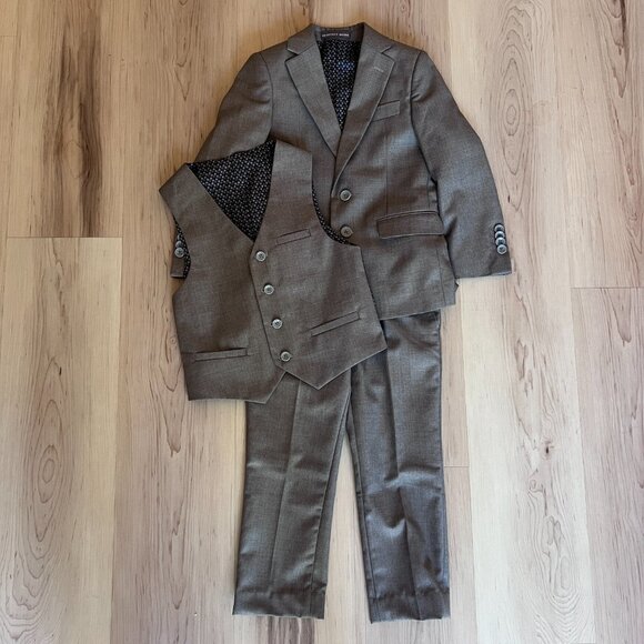Geoffrey Beene Boys Tan Brown Suit 5 piece suit Size 5 - Picture 1 of 15